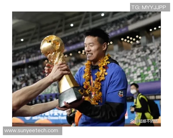 李昂正式宣布加盟大连英博开启新征程展现无限可能 李昂正式宣布加盟大连英博开启新征程展现无限可能