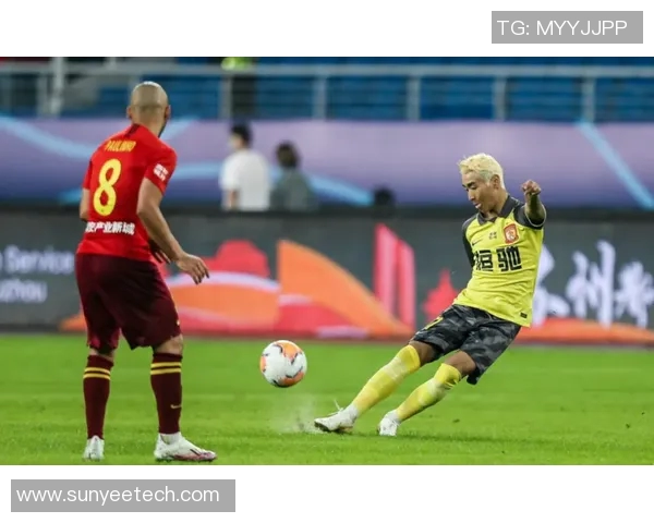 韦世豪精彩任意球攻门助力球队逆转局势展现个人风采 韦世豪精彩任意球攻门助力球队逆转局势展现个人风采