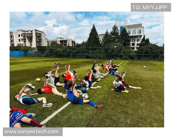 戴伟浚精彩远射助力深圳新鹏城再创辉煌展现足球魅力与团队精神 戴伟浚精彩远射助力深圳新鹏城再创辉煌展现足球魅力与团队精神